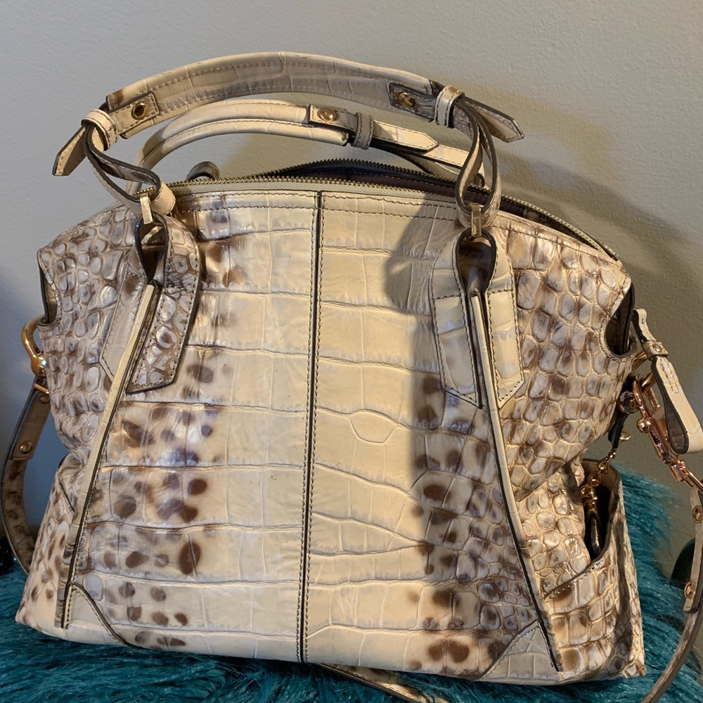 Gorgeous leather embossed bag. 9/10 condition